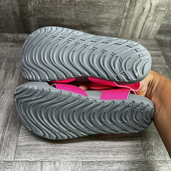 Nike Sunray Protect 2 Kids size 1Y Hot Pink Grey Water Shoes - Picture 7 of 8